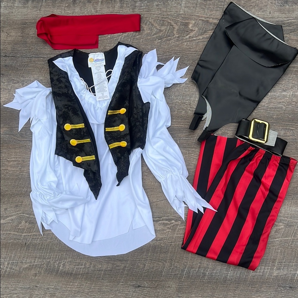Girls Large pirate outfit. Great for Halloween or Theatre! 🎭 👻🎃